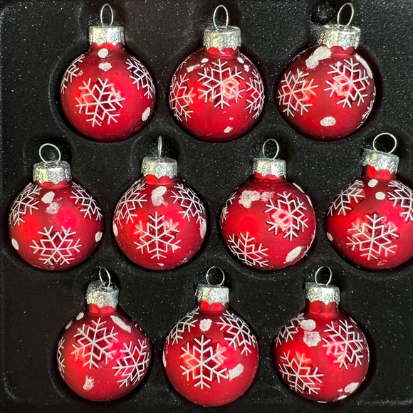 10 Christmas Red Glass Ball Ornaments White Glitter Snowflakes - Picture 5 of 7